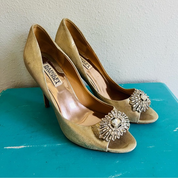 Badgley Mischka Shoes - Badgley Mischka Gold Dressy Heels Size 7.5